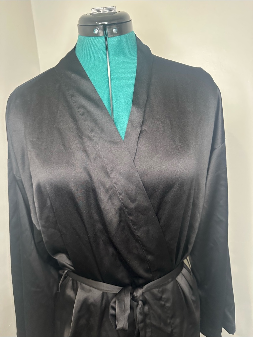 VICTORIA SECRET BLACK ROBE - Picture 2 of 10